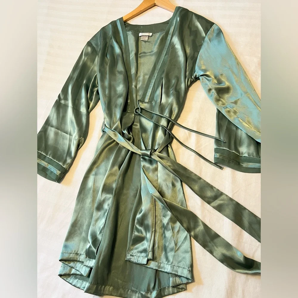 Jones New York Satin Robe in Sage - Picture 2 of 4